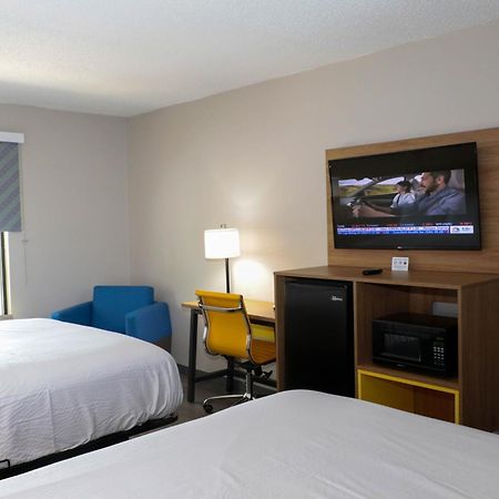 Days Inn By Wyndham Farmville Bagian luar foto