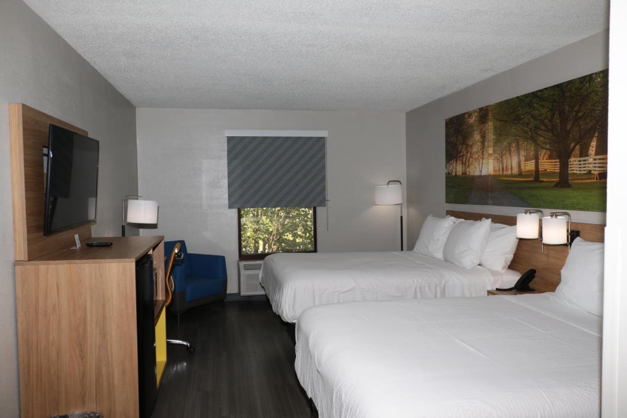 Days Inn By Wyndham Farmville Bagian luar foto