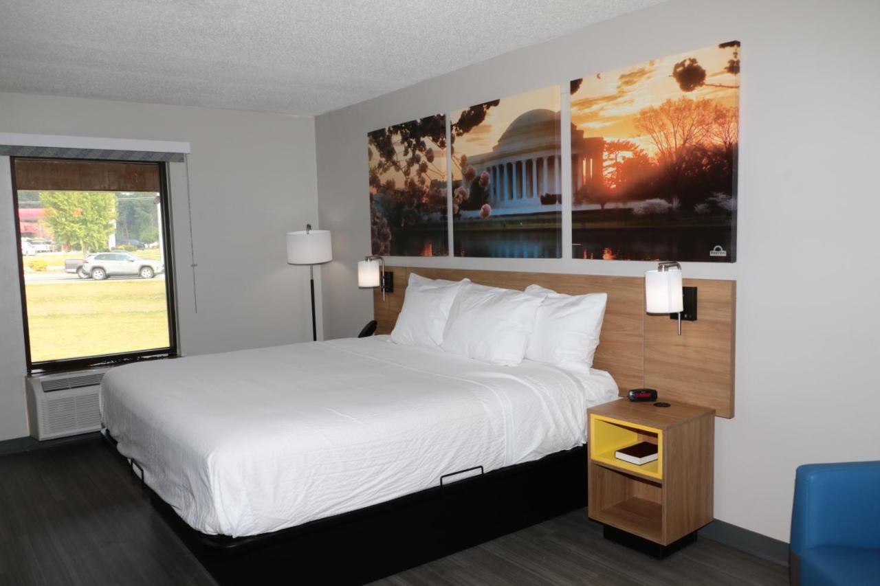 Days Inn By Wyndham Farmville Bagian luar foto