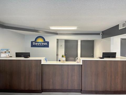 Days Inn By Wyndham Farmville Bagian luar foto