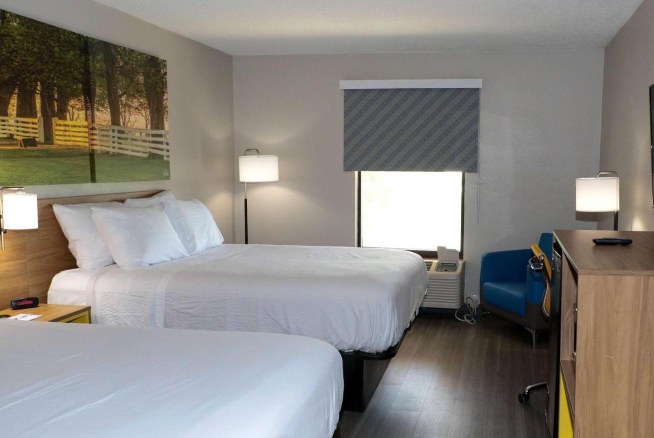Days Inn By Wyndham Farmville Bagian luar foto