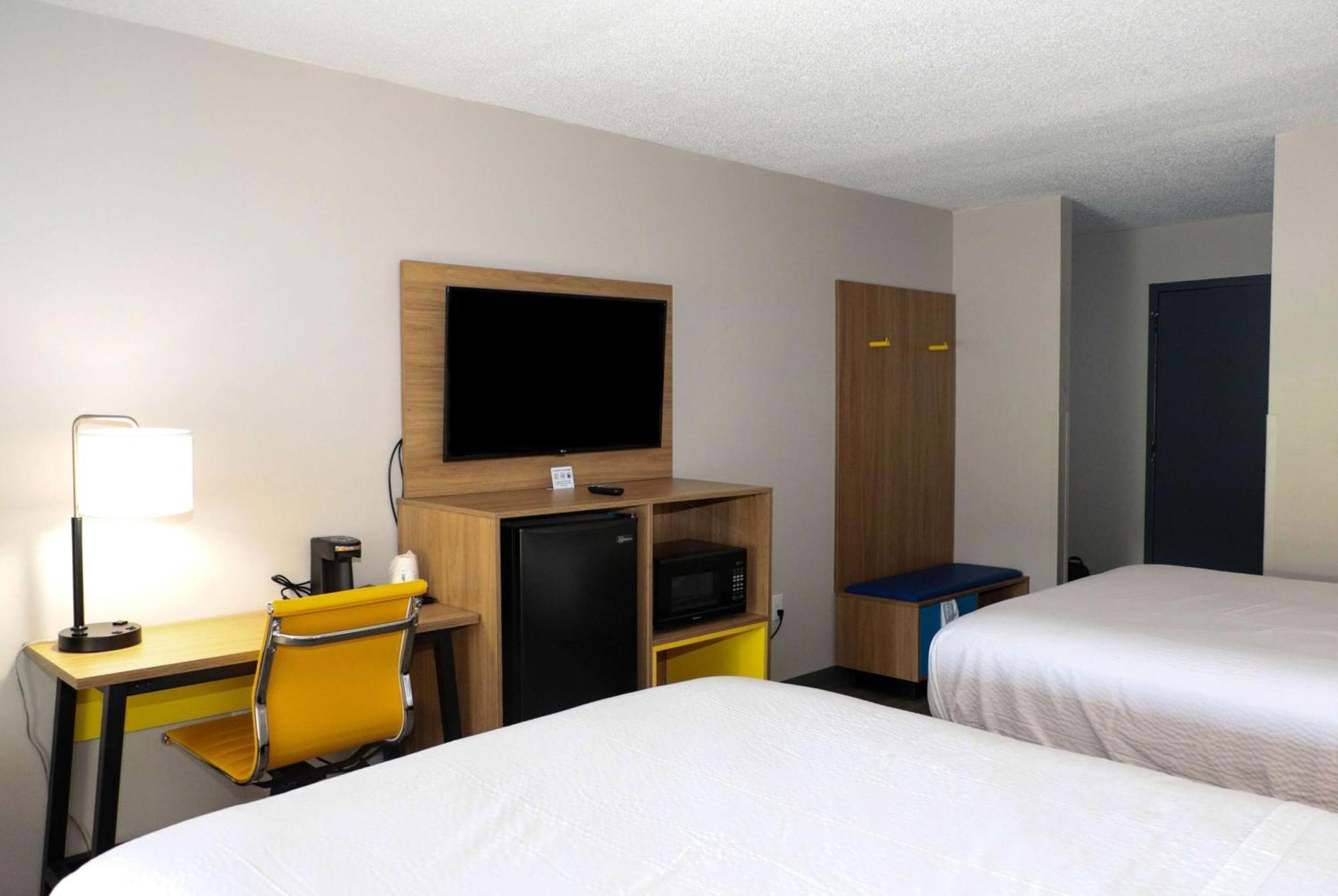 Days Inn By Wyndham Farmville Bagian luar foto