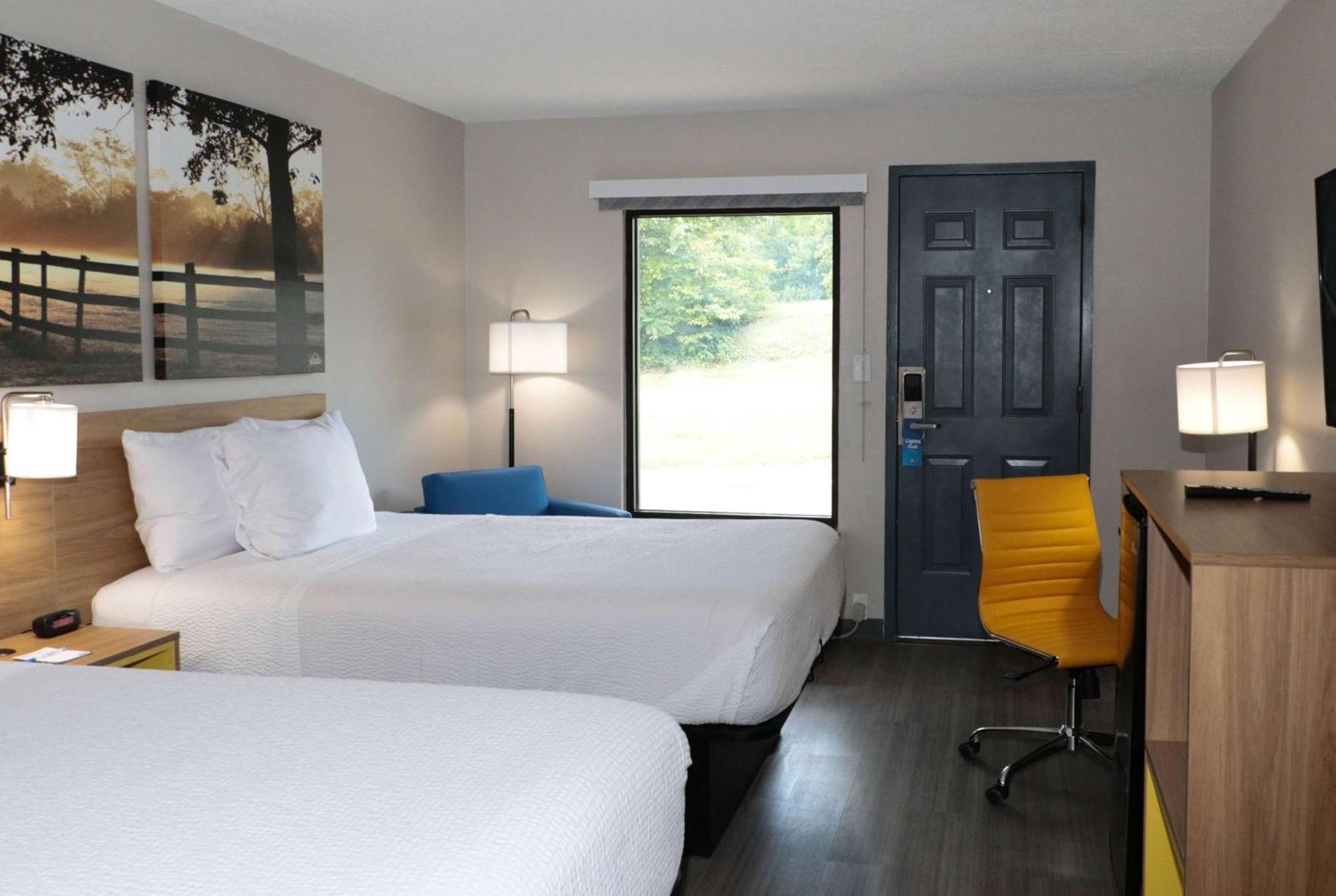 Days Inn By Wyndham Farmville Bagian luar foto