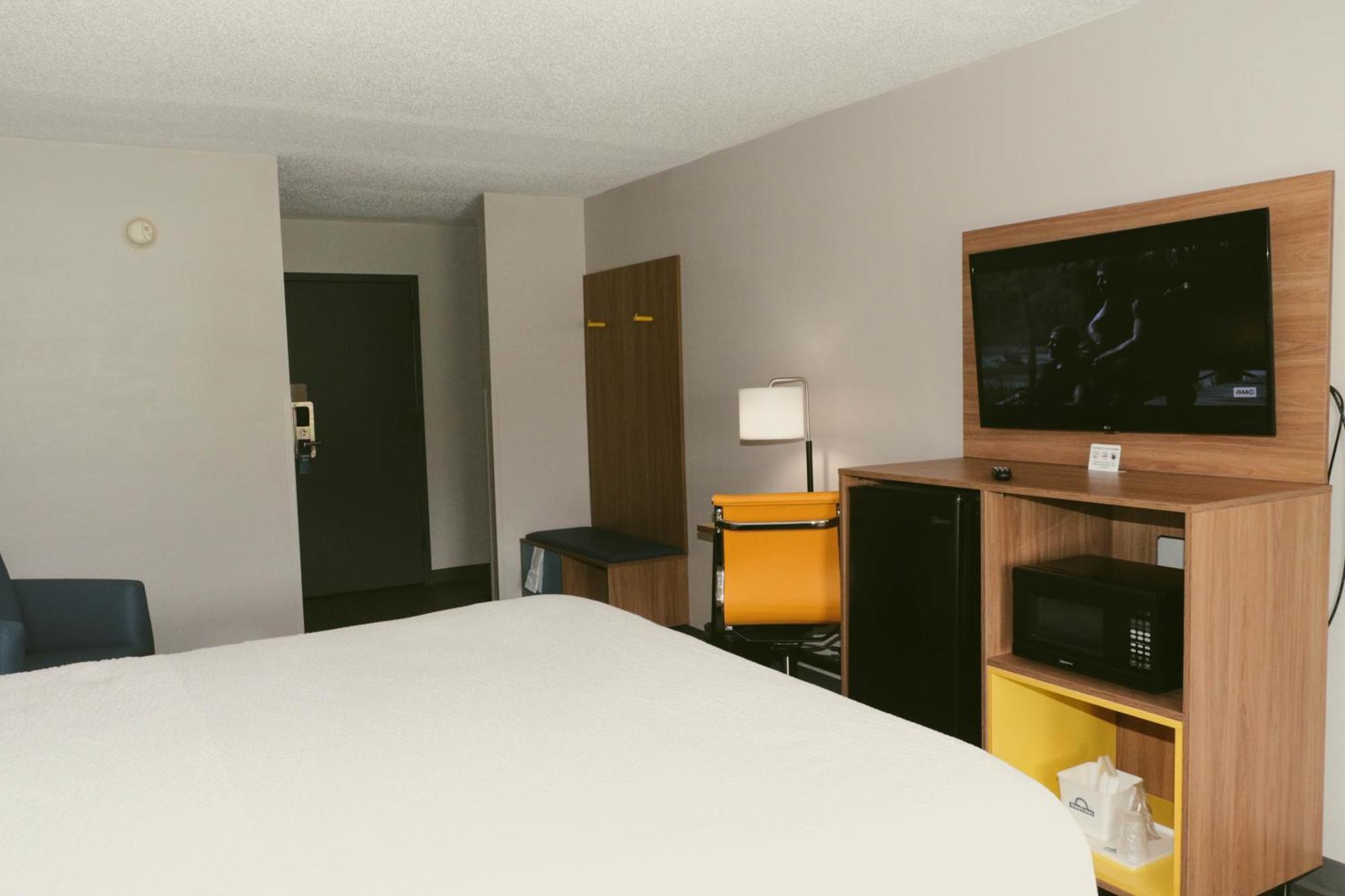 Days Inn By Wyndham Farmville Bagian luar foto