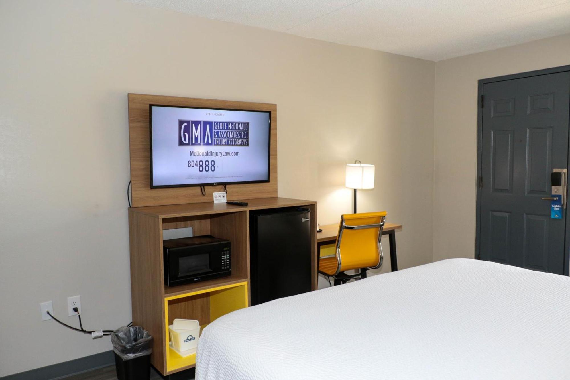 Days Inn By Wyndham Farmville Bagian luar foto