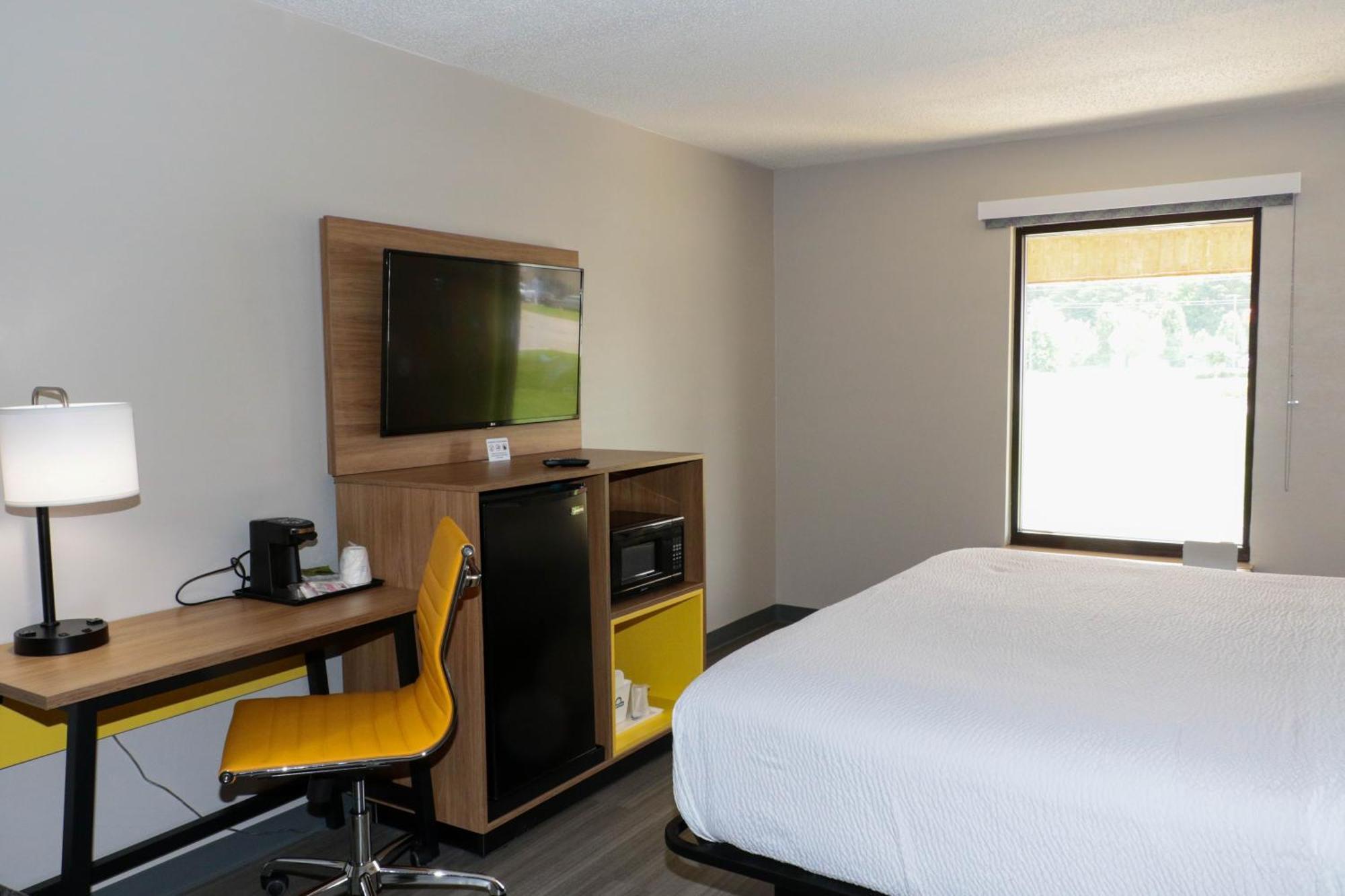 Days Inn By Wyndham Farmville Bagian luar foto